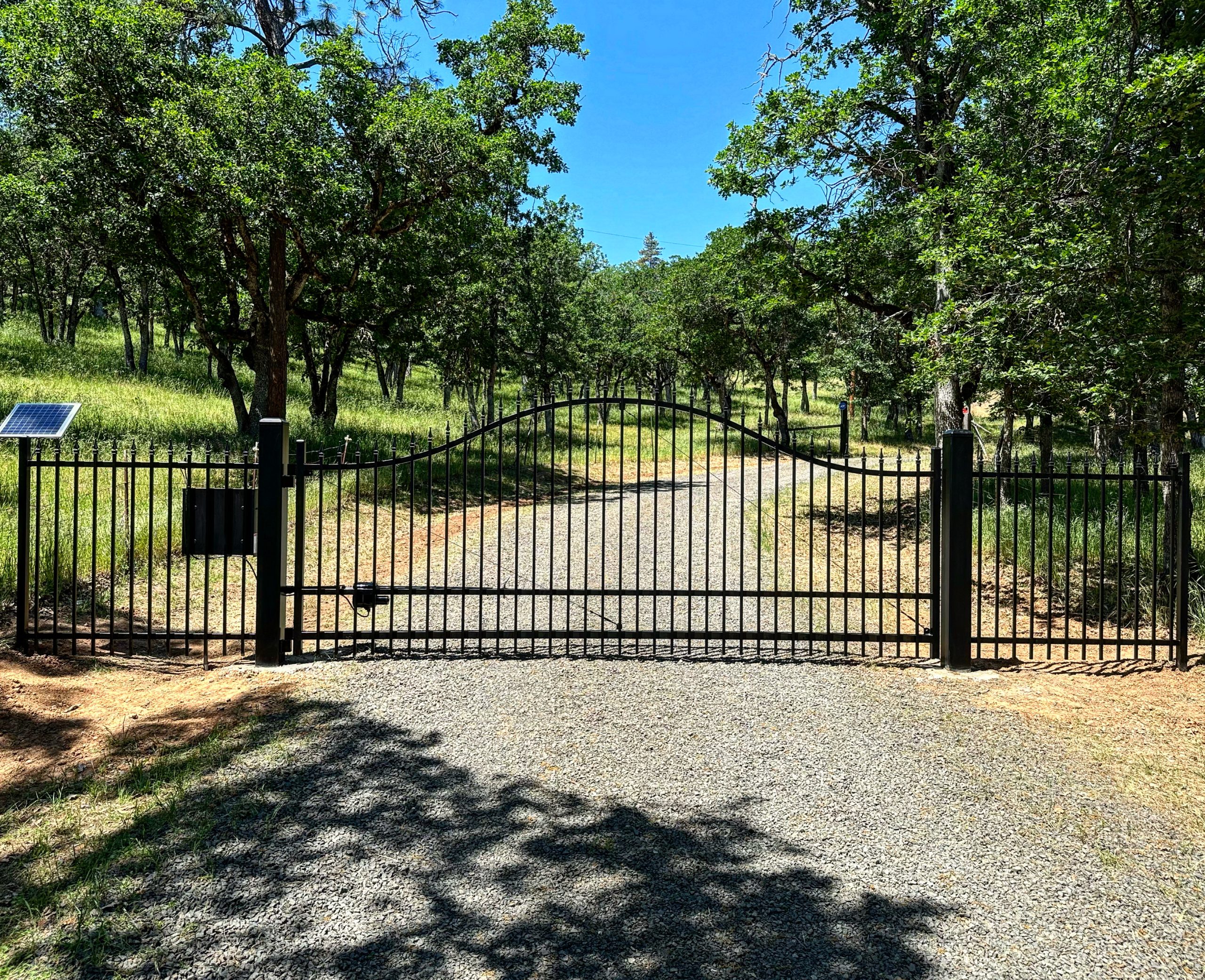 Triple radius Aristocrat style Ornamental Iron Automatic Gate installed near Medford, Oregon