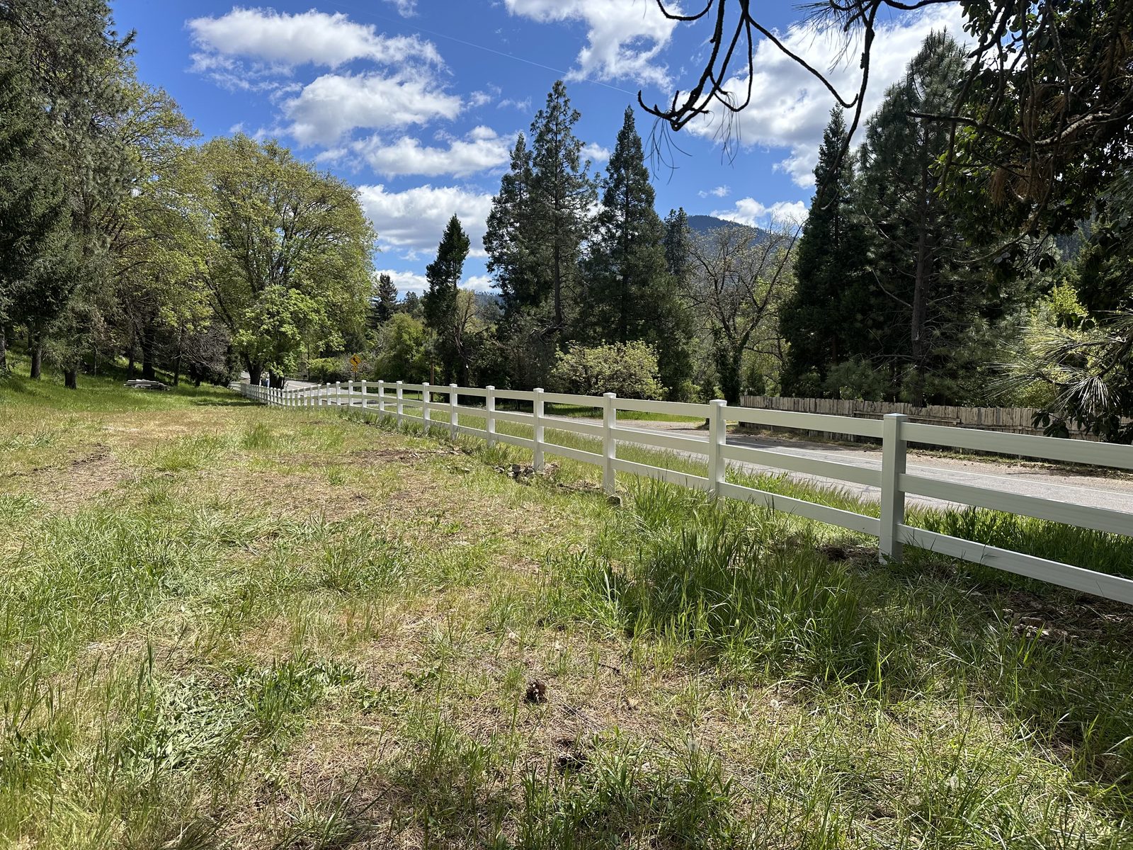 3-Rail Ranch Rail Style White Vinyl Fencing