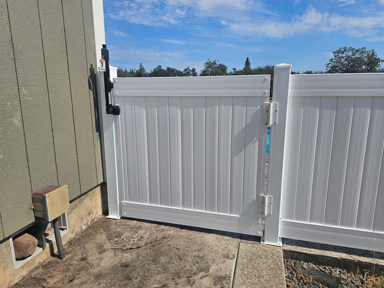 4' High Solid Style Vinyl Gate with Self Closing Hinges & Pool Latches