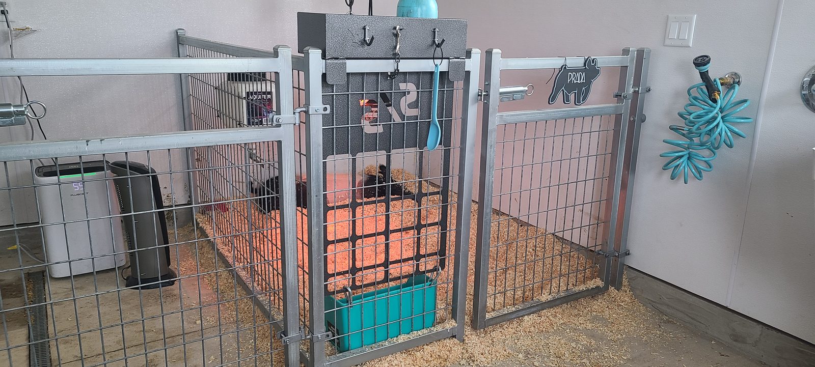 4' High Steel Grid Fencing Solution for Livestock Pen