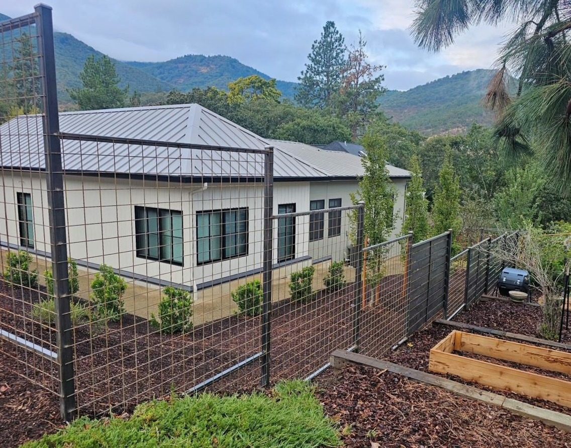 7' High 4" x 4" Bare Steel Grid Style Fencing