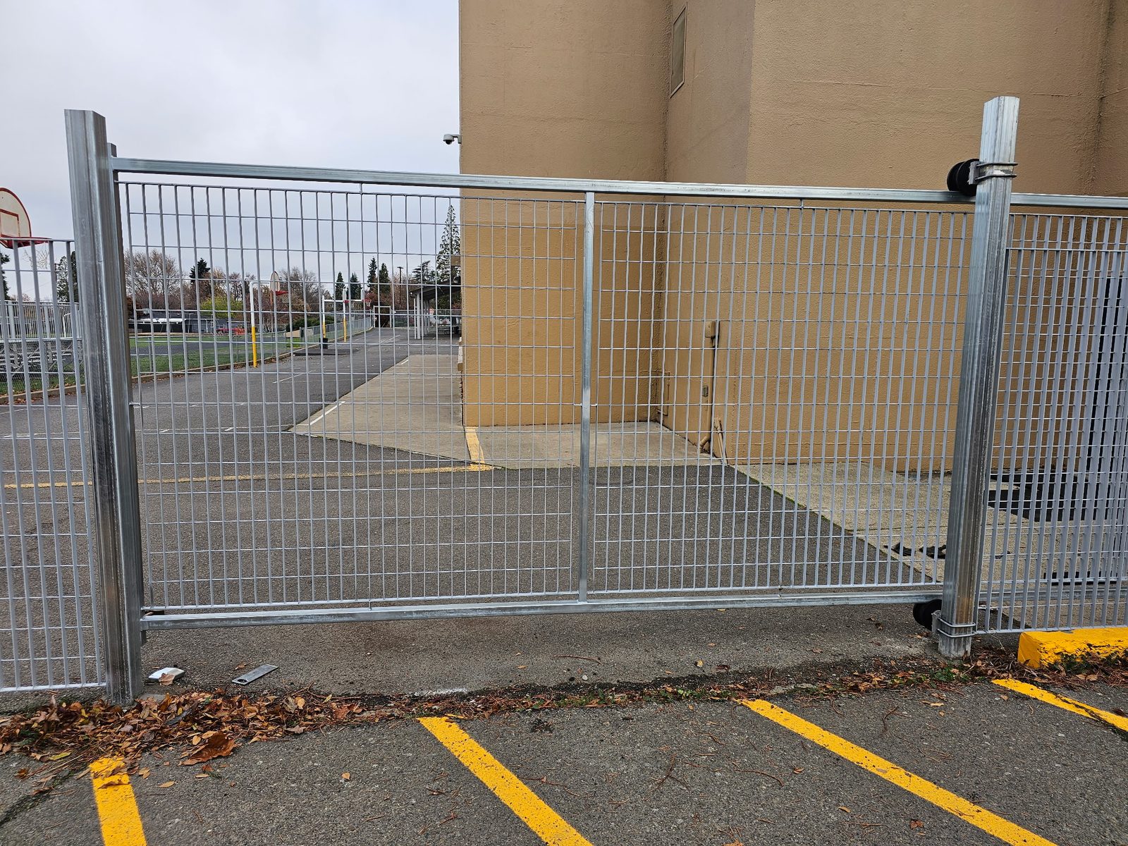 Cantilever Grid Style Gate