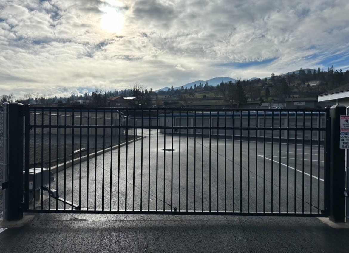 Flat Top Regal Style Ornamental Iron Auto Gate