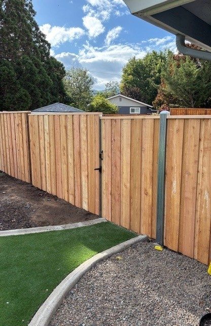 Overlapping Board Cedar Fencing